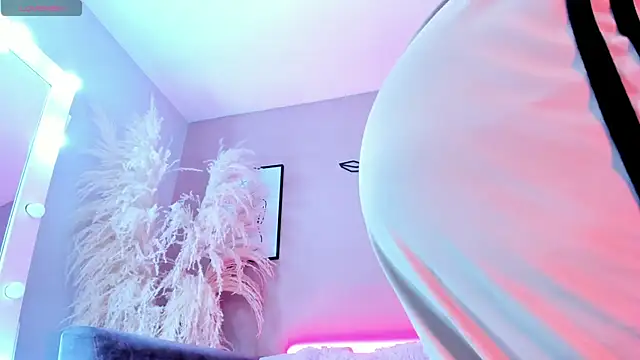 Megan mooree  online show from 01/14/25, 01:06