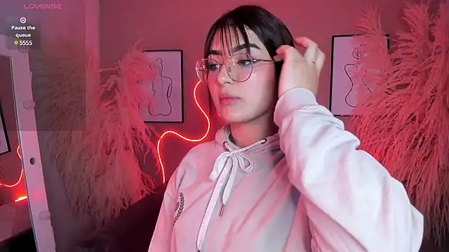 Megan mooree  online show from 01/21/25, 06:55