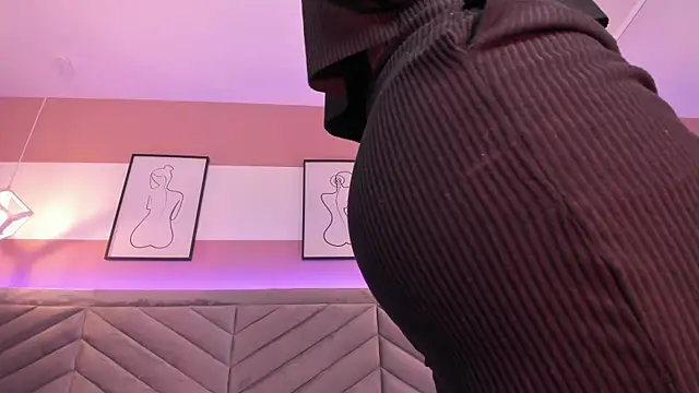 Megan mooree  online show from 01/22/25, 01:11