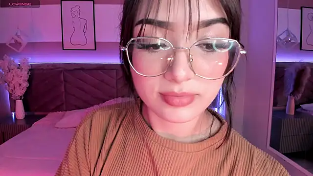 Megan mooree  online show from 01/29/25, 07:00