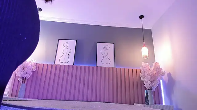 Megan mooree  online show from 02/04/25, 01:06