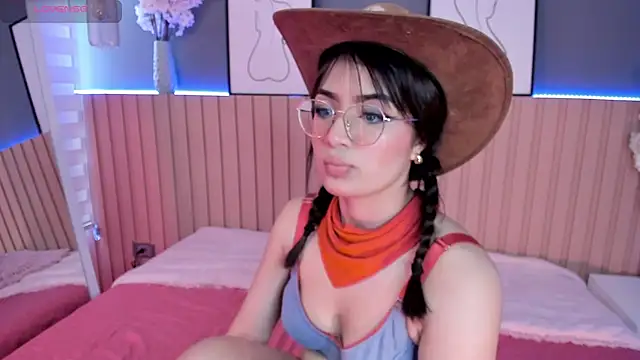 Megan mooree  online show from 02/11/25, 03:08