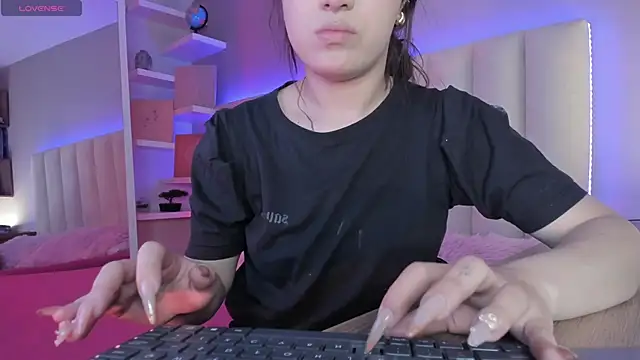 Megan mooree  online show from 03/04/25, 11:40