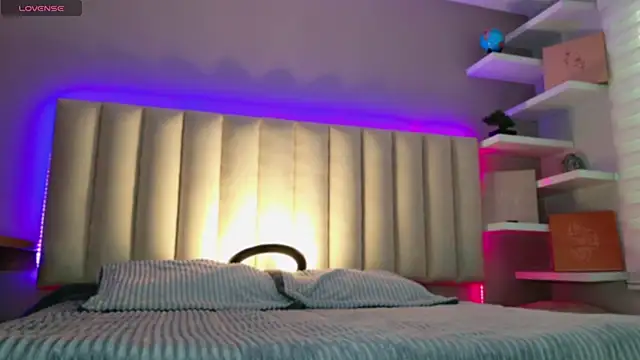 Megan mooree  online show from 11/11/25, 12:05