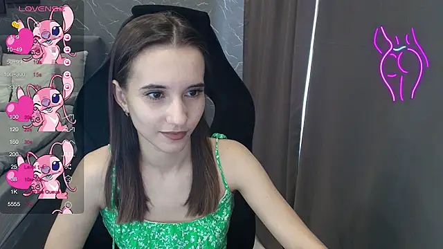 Snapshot of Alice_Weiss chatting on 11/06/25, 10:38 Alice Weiss online show from 11/06/25, 10:38