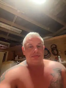 JakubW79 online show from 12/18/24, 02:42