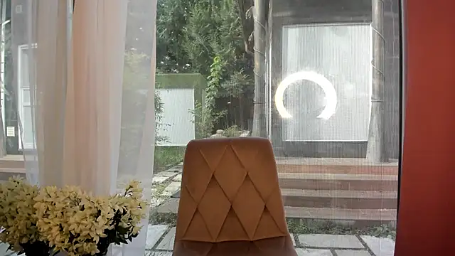 Mia  Milan online show from 10/23/25, 08:02