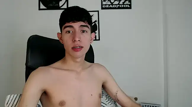 Snapshot of Andy_hot19 chatting on 12/18/24, 02:32 Andy hot19 online show from 12/18/24, 02:32