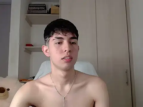 Snapshot of Andy_hot19 chatting on 10/10/25, 08:19 Andy hot19 online show from 10/10/25, 08:19