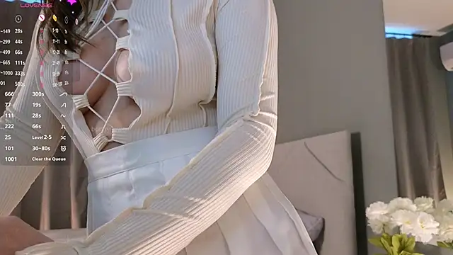 Snapshot of bonnyfloweer chatting on 12/06/24, 04:47 bonnyfloweer online show from 12/06/24, 04:47