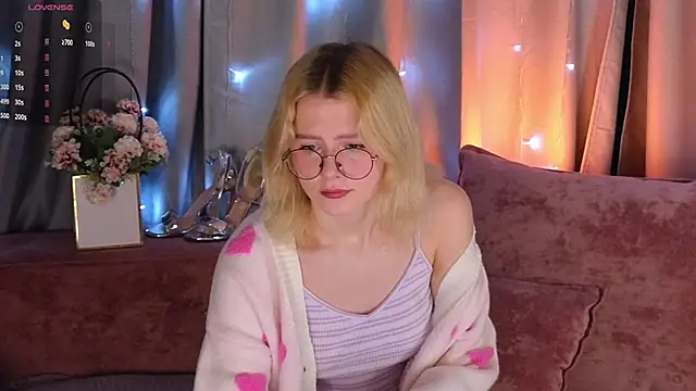 Snapshot of jenny_bunny_ chatting on 02/17/25, 01:25 jenny bunny online show from 02/17/25, 01:25