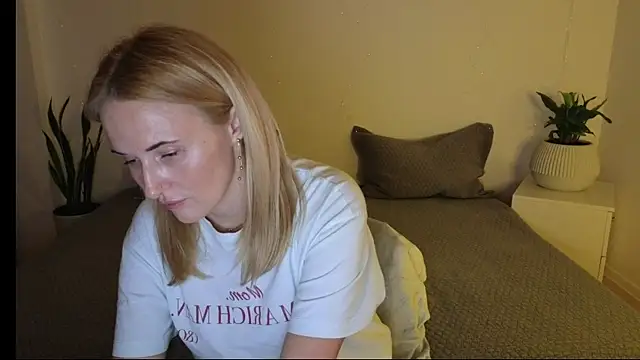 Snapshot of AlisssaRose chatting on 03/15/25, 01:19 AlisssaRose online show from 03/15/25, 01:19