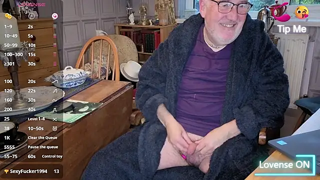 Snapshot of Adamdaddybear chatting on 11/10/25, 07:29 Adamdaddybear online show from 11/10/25, 07:29