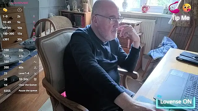 Snapshot of Adamdaddybear chatting on 11/13/25, 03:00 Adamdaddybear online show from 11/13/25, 03:00