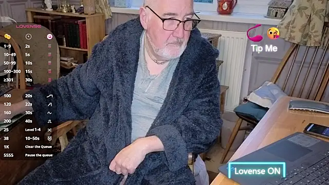 Snapshot of Adamdaddybear chatting on 11/19/25, 07:30 Adamdaddybear online show from 11/19/25, 07:30