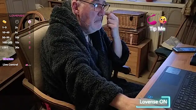 Snapshot of Adamdaddybear chatting on 11/20/25, 07:19 Adamdaddybear online show from 11/20/25, 07:19