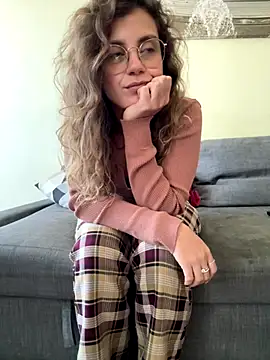 Snapshot of ItalianiMuli chatting on 10/24/25, 12:45 ItalianiMuli online show from 10/24/25, 12:45