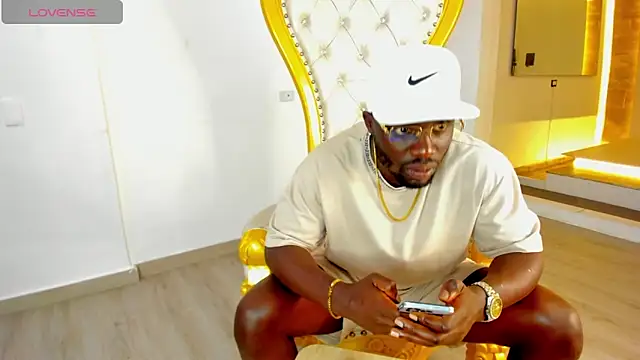 Latrellx7 online show from 02/18/25, 11:44