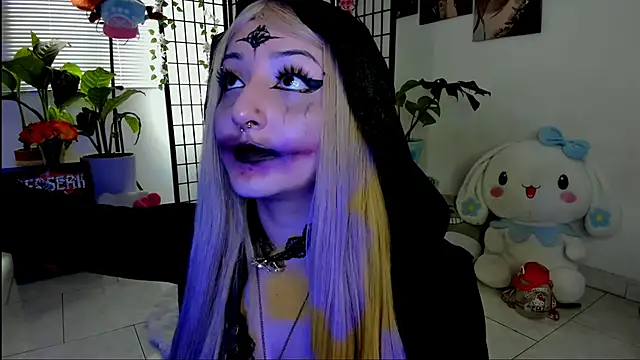 Snapshot of julyana_ chatting on 11/08/25, 05:23 julyana online show from 11/08/25, 05:23