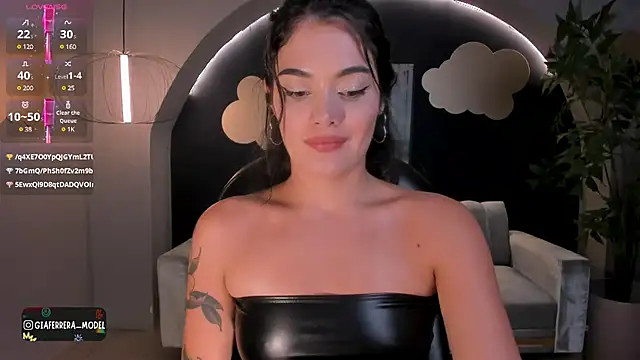 Snapshot of GiaFerrara chatting on 03/18/25, 01:21 GiaFerrara online show from 03/18/25, 01:21