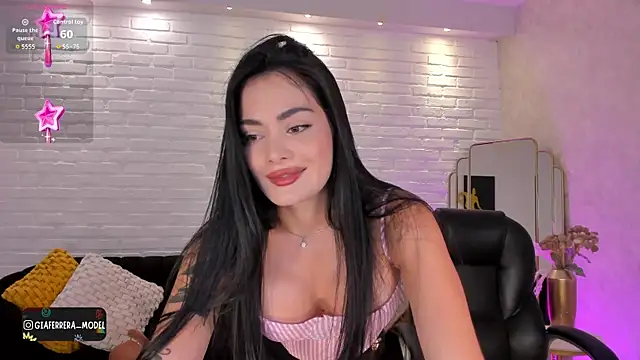Snapshot of GiaFerrara chatting on 10/16/25, 07:04 GiaFerrara online show from 10/16/25, 07:04