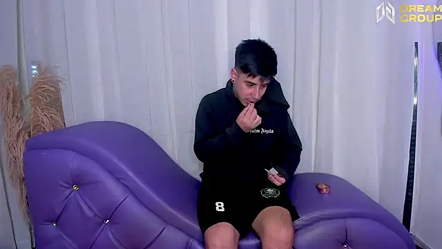 Snapshot of Yourslust_ chatting on 10/20/25, 01:55 Yourslust online show from 10/20/25, 01:55