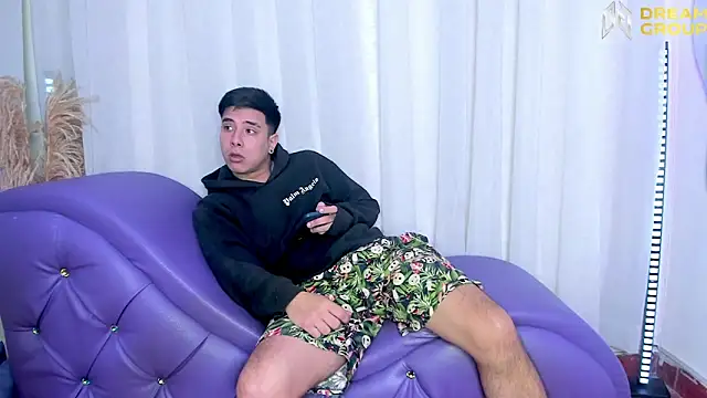 Snapshot of Yourslust_ chatting on 10/24/25, 01:18 Yourslust online show from 10/24/25, 01:18