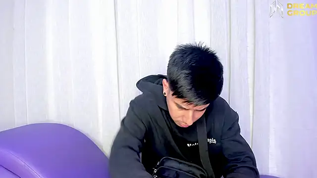 Snapshot of Yourslust_ chatting on 11/02/25, 01:24 Yourslust online show from 11/02/25, 01:24