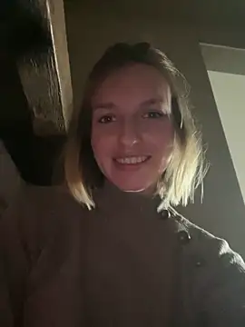 Snapshot of vilaineblonde chatting on 10/21/25, 03:57 vilaineblonde online show from 10/21/25, 03:57