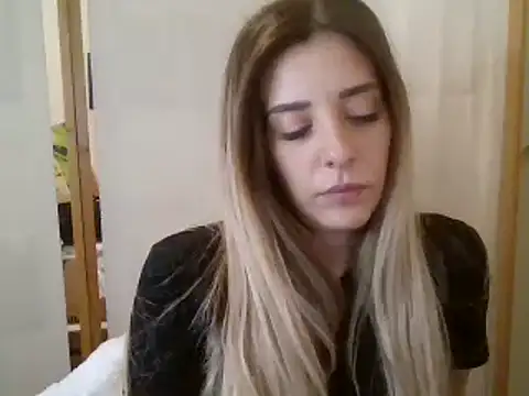 MissBella131 online show from 12/17/24, 08:21