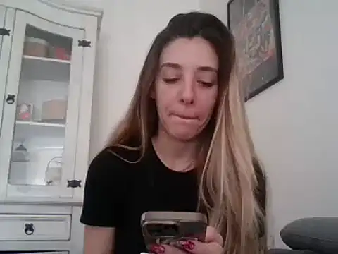 MissBella131 online show from 12/19/24, 11:07