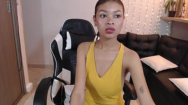 Snapshot of Perla_prg chatting on 02/17/25, 12:05 Perla prg online show from 02/17/25, 12:05