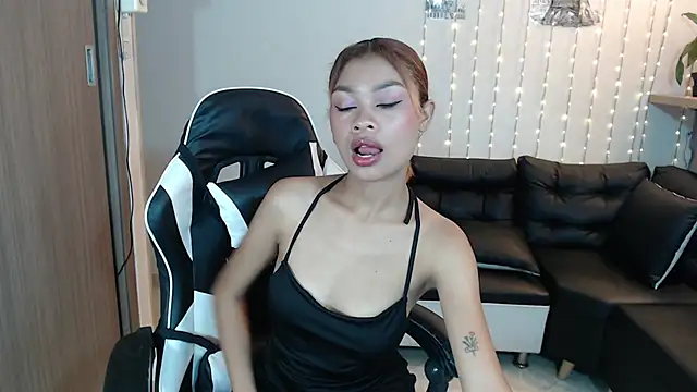 Snapshot of Perla_prg chatting on 02/21/25, 12:50 Perla prg online show from 02/21/25, 12:50