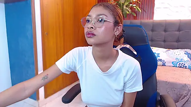 Snapshot of Perla_prg chatting on 03/20/25, 04:31 Perla prg online show from 03/20/25, 04:31