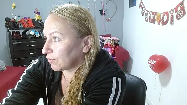 Snapshot of emperabigbootybigass chatting on 02/26/25, 12:25 emperabigbootybigass online show from 02/26/25, 12:25