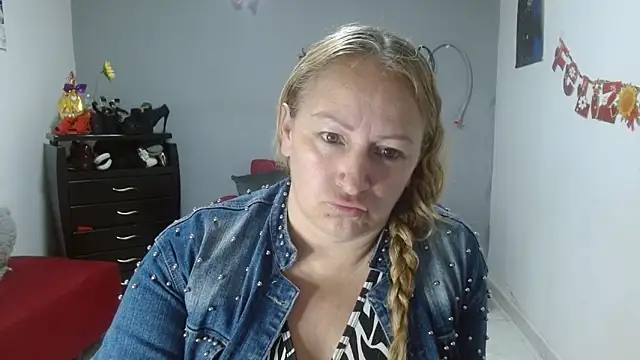 Snapshot of emperabigbootybigass chatting on 03/08/25, 12:09 emperabigbootybigass online show from 03/08/25, 12:09