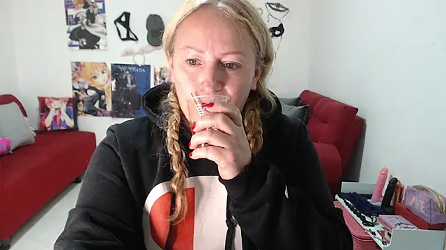 Snapshot of emperabigbootybigass chatting on 10/06/25, 12:24 emperabigbootybigass online show from 10/06/25, 12:24