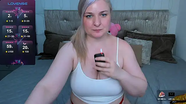 Snapshot of AnnaXCherri chatting on 02/14/25, 05:41 AnnaXCherri online show from 02/14/25, 05:41