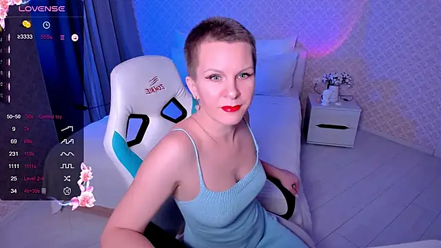 Louisa Bay online show from 11/28/25, 04:53