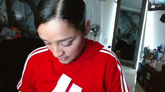 Snapshot of KatalinnaBrown chatting on 11/11/25, 11:32 KatalinnaBrown online show from 11/11/25, 11:32