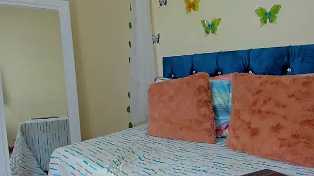 cristalwalker   online show from 02/04/25, 12:44