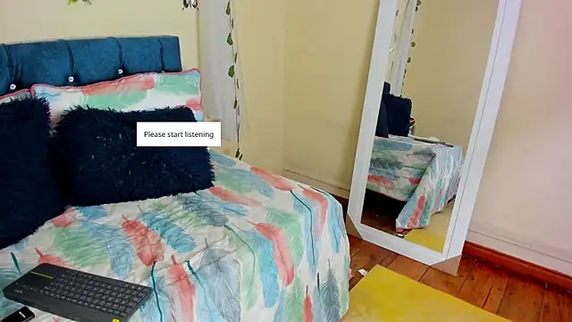 cristalwalker   online show from 10/02/25, 11:39