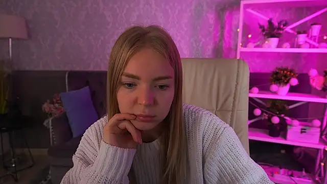 Snapshot of EmilySunshineS chatting on 10/15/25, 05:40 EmilySunshineS online show from 10/15/25, 05:40