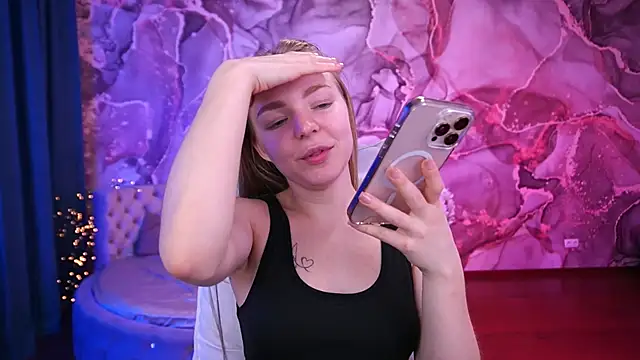 Snapshot of EmilySunshineS chatting on 10/18/25, 01:23 EmilySunshineS online show from 10/18/25, 01:23