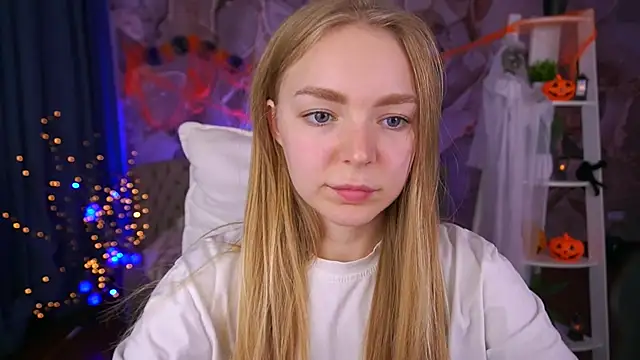 Snapshot of EmilySunshineS chatting on 11/01/25, 02:19 EmilySunshineS online show from 11/01/25, 02:19