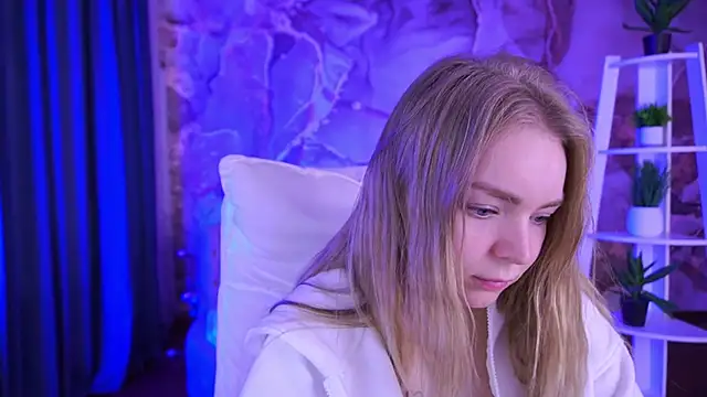 Snapshot of EmilySunshineS chatting on 11/10/25, 07:07 EmilySunshineS online show from 11/10/25, 07:07