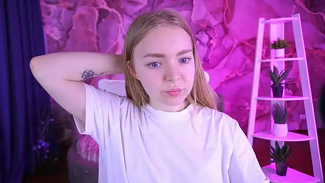 Snapshot of EmilySunshineS chatting on 11/12/25, 07:31 EmilySunshineS online show from 11/12/25, 07:31