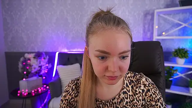 Snapshot of EmilySunshineS chatting on 11/15/25, 02:46 EmilySunshineS online show from 11/15/25, 02:46