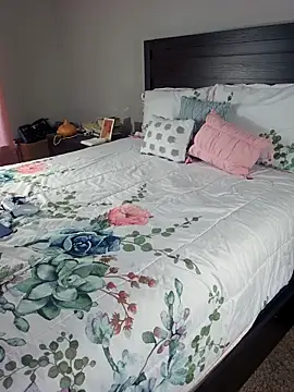 Snapshot of FragrantWind5 chatting on 10/17/25, 03:58 FragrantWind5 online show from 10/17/25, 03:58