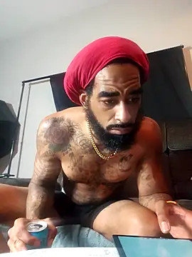 Snapshot of FragrantWind5 chatting on 11/18/25, 02:06 FragrantWind5 online show from 11/18/25, 02:06